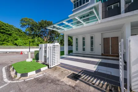 【La Ferringhi Villa】25 pax/Courtyard/Backyard/Bathtub/Pool Table/Mahjong/BBQ Grill/3 mins to beach