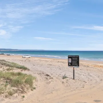 Sea Dunes Luxury Apartment - 10 steps to the beach