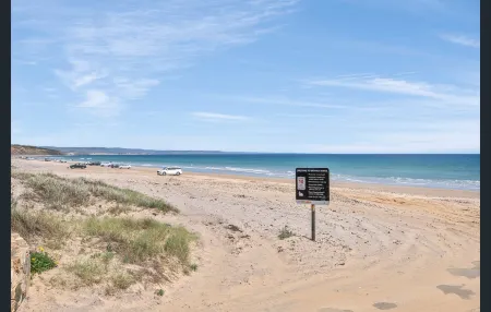 Sea Dunes Luxury Apartment - 10 steps to the beach