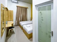 RedDoorz Plus @ Krishna Homestay Kupang Hotel di Kupang