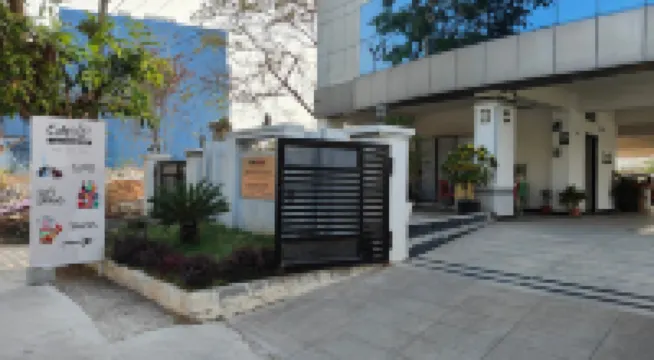 Mahim-Luxury apartment with Free Parking Wi-Fi AC Hotels in 