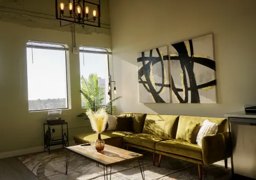 Chic New York Style 10 Minutes to SNA & Disneyland Hotels in Santa Ana