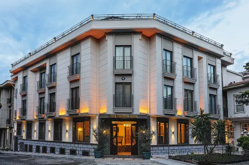 Triton Hotel - parking