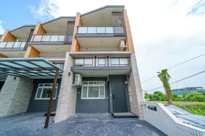 Dog House Hotels in Toucheng Town
