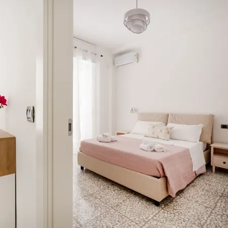 AuGuStea - Modern Central Suites
