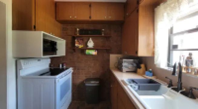 Beautiful Home in West Palm Beach With Largest Pool and Jacuzzi