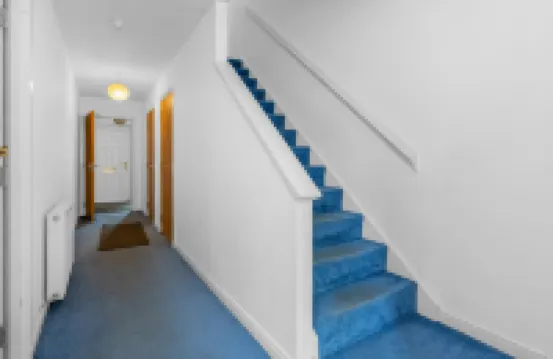 Friary Townhouse -5 Double Bedrooms, 4 Bathrooms, GYM, GAMES, GARDEN
