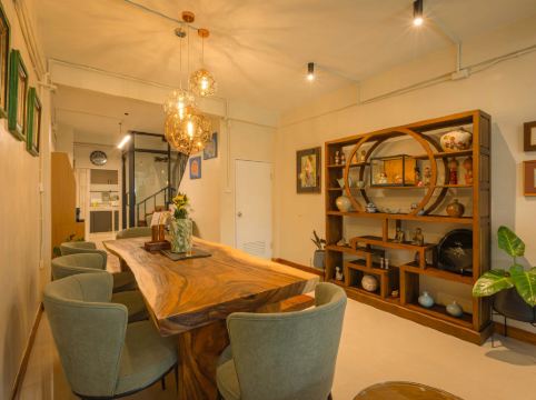 Oasis Thai Teak Home in Sathorn