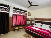 Hotel Paradise Inn โรงแรมในกัตรัช