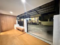Hendi Homestay E No 8 Puriloka1 Отели в г. 