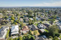 Entire Cozy 2-Bedroom House in Mount Waverley - Vila