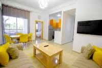 2-Bedroom Apartment with Balcony & Pool - 3성급