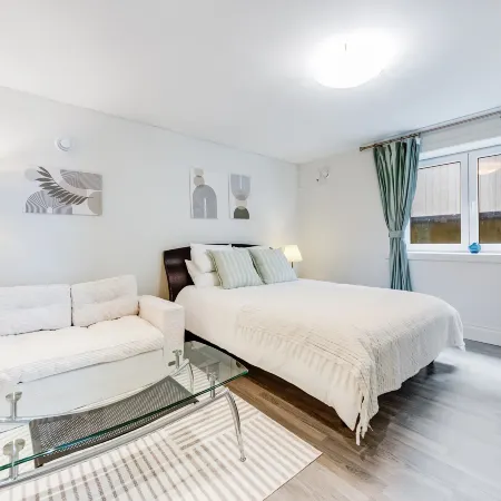 Calm Private Contemporary 1BR Unit | Free Parking | Burnaby