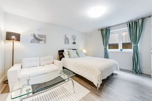 Calm Private Contemporary 1BR Unit | Free Parking | Burnaby - เปิดใหม่