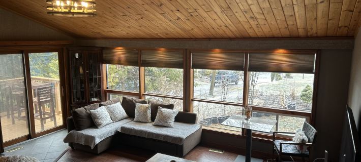 Chalet Style, Lakeview Cottage Hotels in Peterborough