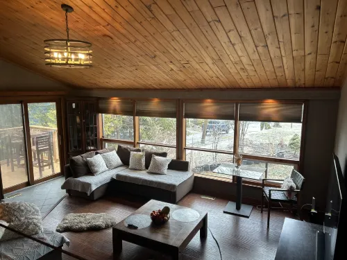 Chalet Style, Lakeview Cottage - Pet friendly