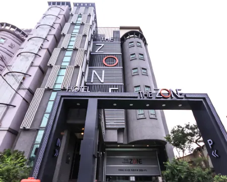 thezone motel โรงแรมในคูมิ-ชี