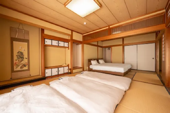 The Capital of Sakuratarō & Momijirō