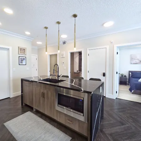 Family Stylish 1BR and Den Condo -Apartment w/City View, DT, Balcony, Parking, Laundry!