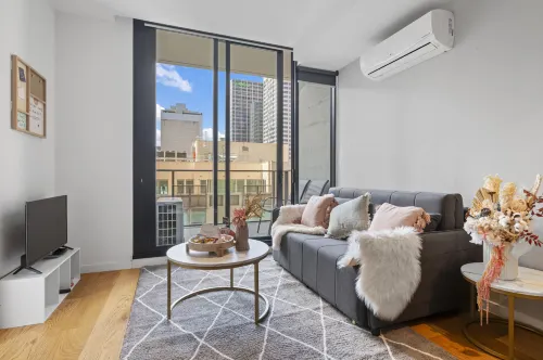 Ultra-Convenient CBD Pad 2BR - 2min to Southern Cross - New