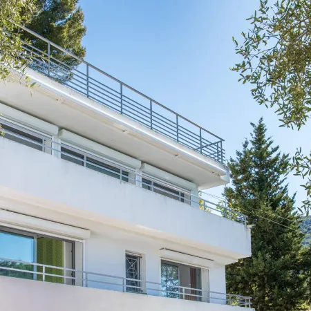 Sunny Seabreeze Villa, Eze, pool close to Monaco Отели в г. Эз
