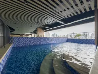 GemstoneBR in Harbour Park Residences - piscina