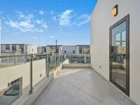 Luxury 5BR Townhouse with Private Pool | Dubai Hoteles cerca de Universidad Zayed