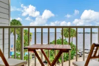 Sea La Vie, Peaceful Bayview Balcony & Heated Pool