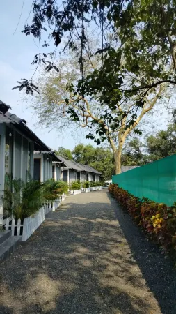 Nature's Cove Resort Отели рядом с достопримечательностью «Сасаван Бич»