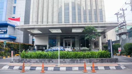 KUMU Warhol Apartment at Louis Kienne View Simpang Lima Semarang Отели рядом с достопримечательностью «Олд Таун»