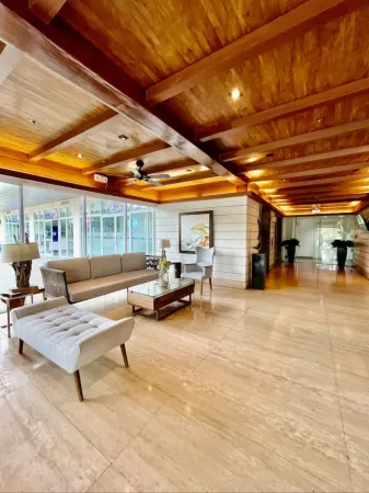 Condo in Tagaytay Отели рядом с достопримечательностью «La VeryOls Mountain View Garden»