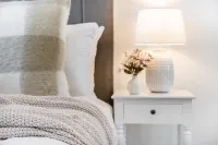 Stylish 1BR Apt in Ivanhoe with Free Parking Hotels in Ivanhoe