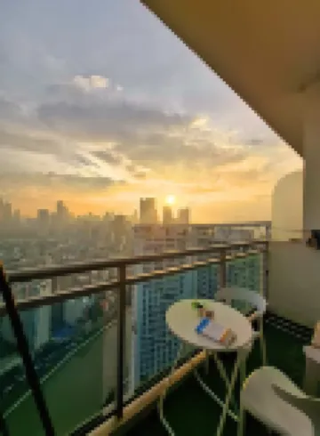 High floor - Rockwell View | Pool + Pet Friendly