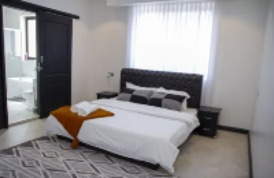 The Grand Nest Mansion - 3BR + Office, Lakeview のホテル