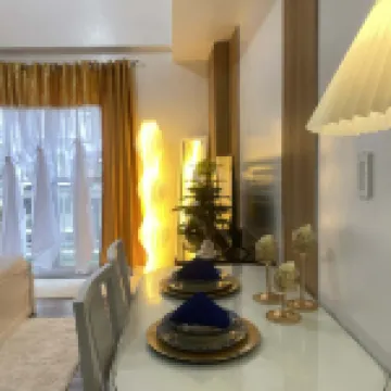 Amani by Hernz l With Balcony l Pool View l Rentals l Staycations l Airport