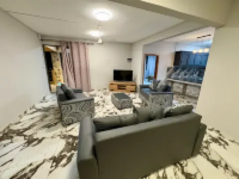 Luxurious Teak Furnished City Apartment w/ Pool Hôtels à : Port-Louis