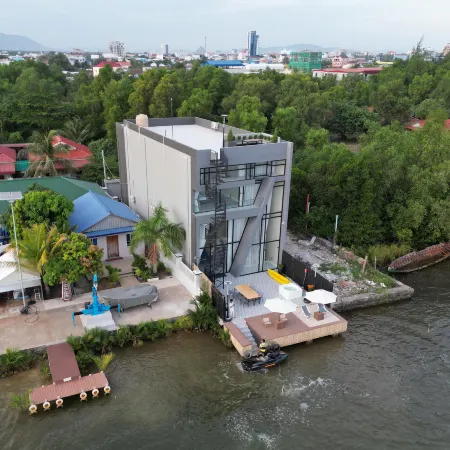 The Cloud HomeStay Kampot