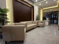 Luxury 3BR Apt | Prime Spot w/Lounge & Dinning โรงแรมในการาจี