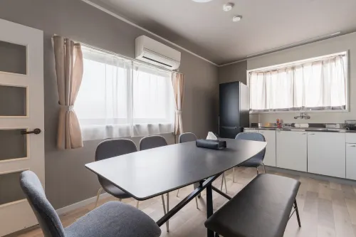 6 min walk to JR Kyobashi Station/Easy access to Umeda, Namba, USJ/Entire house 99.6 sqm