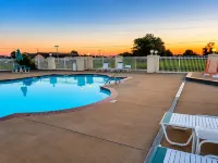 Hospitality House, Union City, TN - 2-Star