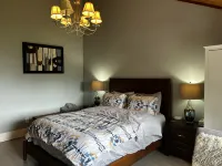Chalet Style, Lakeview Cottage - สัตว์เลี้ยง