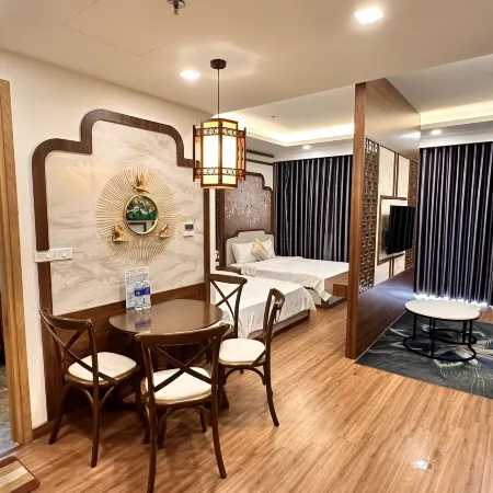 FLC Sea Tower Quy Nhơn Condotel Отели рядом с достопримечательностью «Городской пляж»