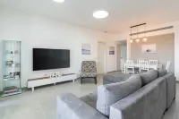 Modern Comfort Escape by Sea N' Rent