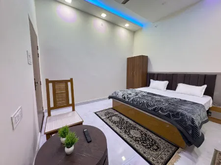 It's Braj Raj Home Stay Отели рядом с достопримечательностью «Шри Дварикадхиш Темпл, Матхура»