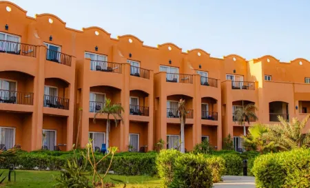 La Rosa Empire Hotel Отели в г. Ataqah