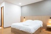 Timber Hotel - พร้อมระเบียง