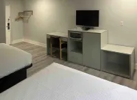 Motel 6 Cornwall, ON