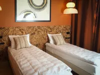 High standard + private cinema + close to Old Town