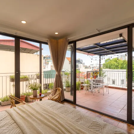 Entire 4BR|Modern|Cathedral View|Super Location|2'Lake
