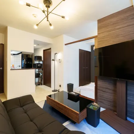[3 beds] [7-minute walk to the subway] [2-minute walk to a convenience store] [Apartment]